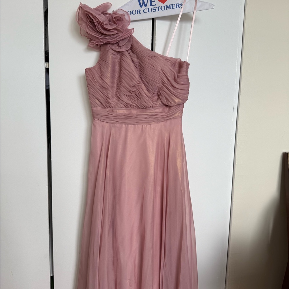 Elegant One-Shoulder Pink Gown